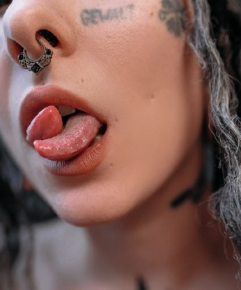 Очаровательная леди приглашает состоятельного джентльмена в гости для незабываемых встреч. Мои нежности и ласки погрузят тебя в атмосферу настоящего удовольствия. Позволь мне удивить тебя! 2193, 23 года