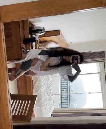 Очаровательная леди приглашает состоятельного джентльмена в гости для незабываемых встреч. Мои нежности и ласки погрузят тебя в атмосферу настоящего удовольствия. Позволь мне удивить тебя! 2193, 23 года