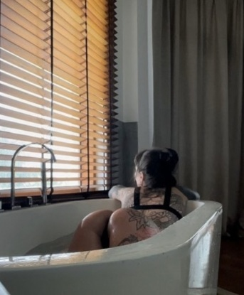 Очаровательная леди приглашает состоятельного джентльмена в гости для незабываемых встреч. Мои нежности и ласки погрузят тебя в атмосферу настоящего удовольствия. Позволь мне удивить тебя! 2193, 23 года