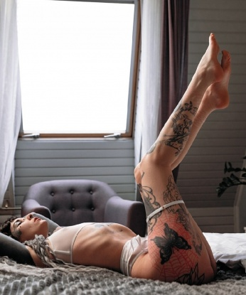 Очаровательная леди приглашает состоятельного джентльмена в гости для незабываемых встреч. Мои нежности и ласки погрузят тебя в атмосферу настоящего удовольствия. Позволь мне удивить тебя! 2193, 23 года